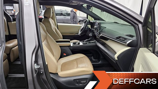 Toyota SIENNA 2.5 Hybrid 2WD купить на сайте DeffCars