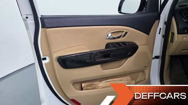 Kia CARNIVAL 9-Seater Hi-Limousine Noblesse Special купить на сайте DeffCars