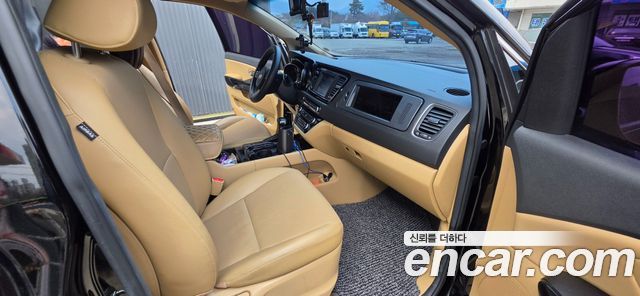 Kia CARNIVAL 9-seater Hi-Limousine Prestige High roof купить на сайте DeffCars