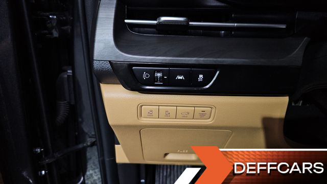 Kia CARNIVAL Gasoline 7-Seater Signature купить на сайте DeffCars
