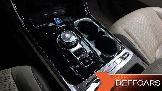Kia CARNIVAL Gasoline 7-Seater Signature купить на сайте DeffCars