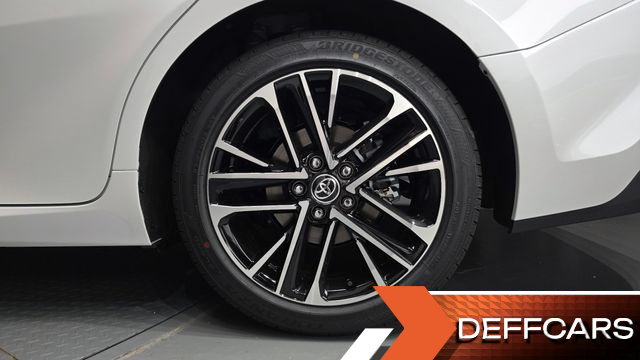 Toyota CAMRY 2.5 XLE Premium Hybrid купить на сайте DeffCars