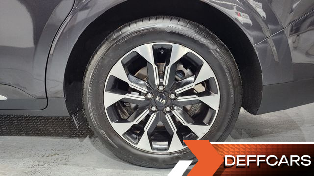 Kia CARNIVAL Gasoline 7-Seater Signature купить на сайте DeffCars