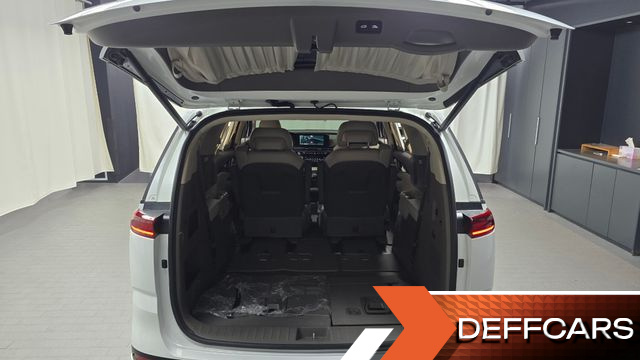 Kia CARNIVAL 7-Seater Hi-Limousine Signature купить на сайте DeffCars