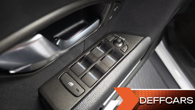 Land Rover RANGE ROVER EVOQUE 2.0 TD4 SE купить на сайте DeffCars
