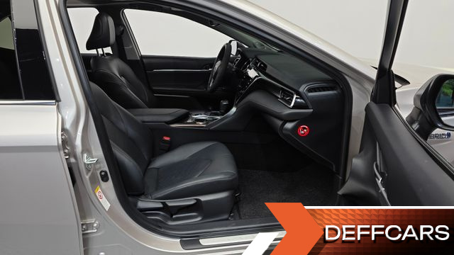 Toyota CAMRY 2.5 XLE Hybrid купить на сайте DeffCars