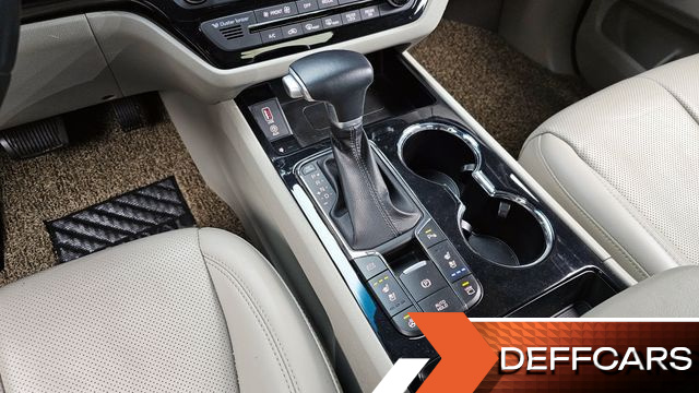 Kia CARNIVAL 9-Seater Noblesse Special купить на сайте DeffCars