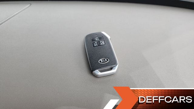 Kia CARNIVAL 9-Seater Noblesse купить на сайте DeffCars