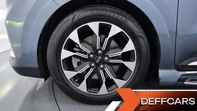 Kia CARNIVAL Gasoline 7-Seater Signature купить на сайте DeffCars