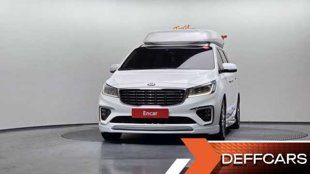 Kia CARNIVAL 9-Seater Hi-Limousine Noblesse Special купить на сайте DeffCars