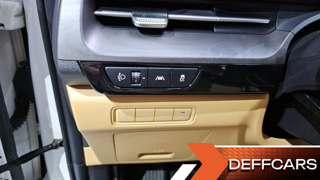 Kia CARNIVAL 9-Seater Signature купить на сайте DeffCars