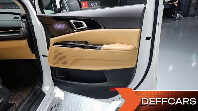 Kia CARNIVAL 9-Seater Signature купить на сайте DeffCars