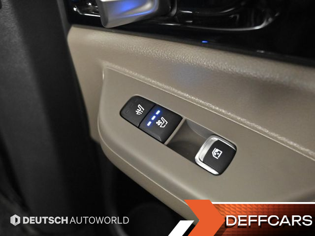 Kia CARNIVAL 9-Seater Signature купить на сайте DeffCars