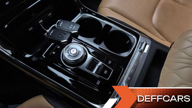 Kia CARNIVAL Gasoline 9-Seater Signature купить на сайте DeffCars