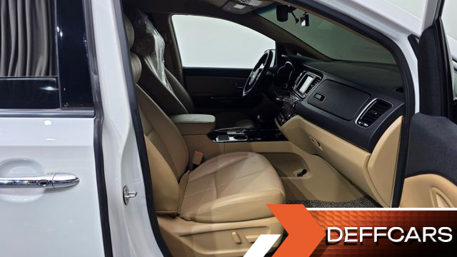 Kia CARNIVAL 9-Seater Hi-Limousine Noblesse Special купить на сайте DeffCars