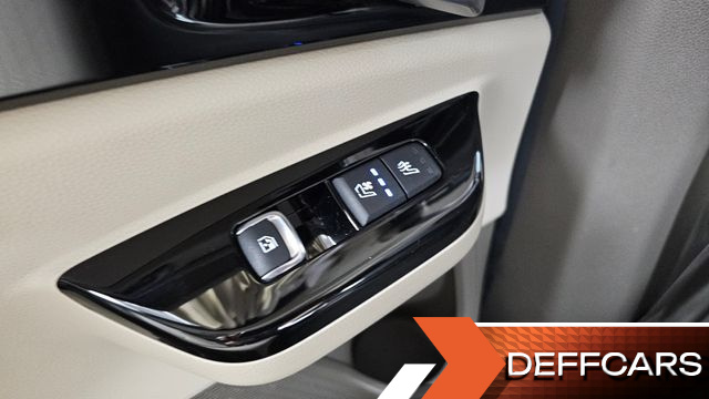 Kia CARNIVAL 9-Seater Hi-Limousine Signature купить на сайте DeffCars