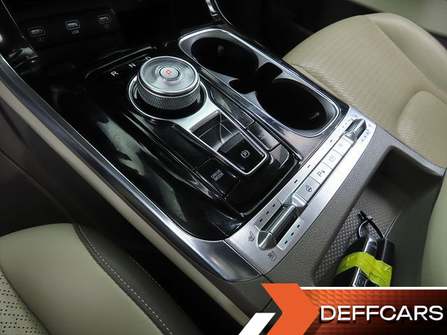 Kia CARNIVAL 9-Seater Signature купить на сайте DeffCars