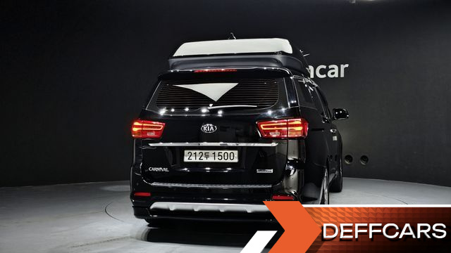 Kia CARNIVAL 9-Seater Hi-Limousine Noblesse Special купить на сайте DeffCars