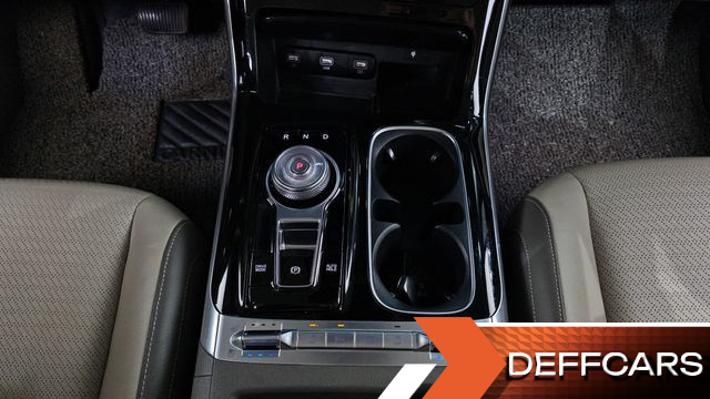 Kia CARNIVAL 9-Seater Signature купить на сайте DeffCars