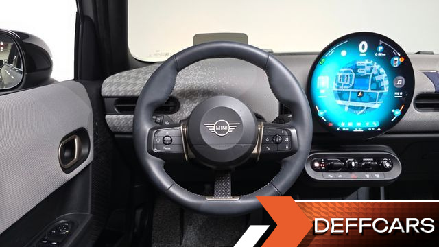 Mini COOPER 5 Door Favoured купить на сайте DeffCars