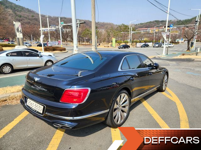 Bentley FLYING SPUR 4.0 купить на сайте DeffCars
