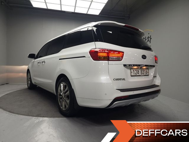 Kia CARNIVAL 7-seater Limousine VIP купить на сайте DeffCars