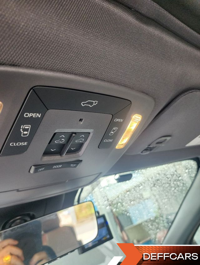 Toyota SIENNA 2.5 Hybrid AWD купить на сайте DeffCars