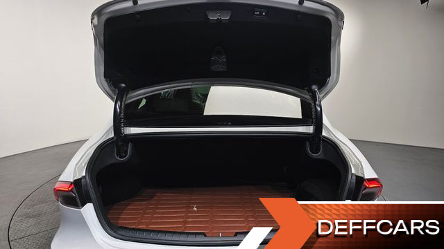 Hyundai GRANDEUR Le Blanc купить на сайте DeffCars