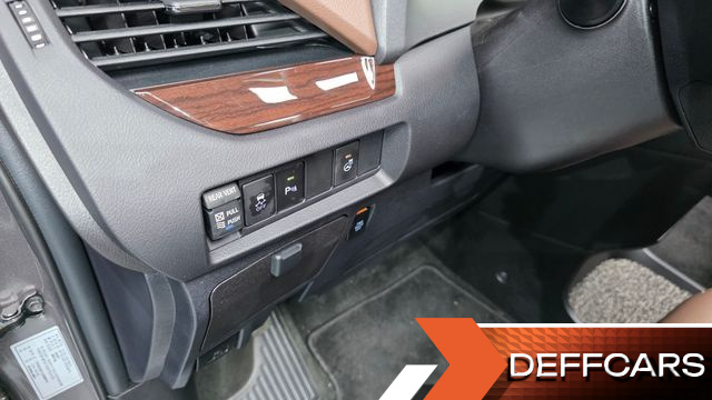 Toyota SIENNA 3.5 AWD купить на сайте DeffCars