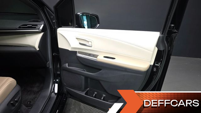 Toyota SIENNA 2.5 Hybrid 2WD купить на сайте DeffCars