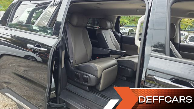 Kia CARNIVAL Gasoline 7-Seater Signature купить на сайте DeffCars