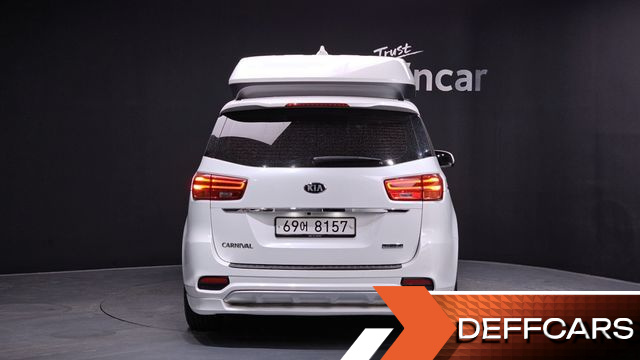 Kia CARNIVAL 9-Seater Hi-Limousine Noblesse Special купить на сайте DeffCars