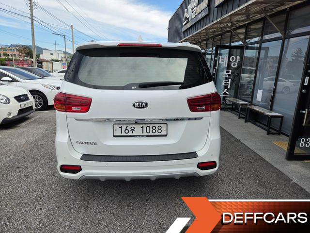 Kia CARNIVAL 9-Seater Prstige купить на сайте DeffCars