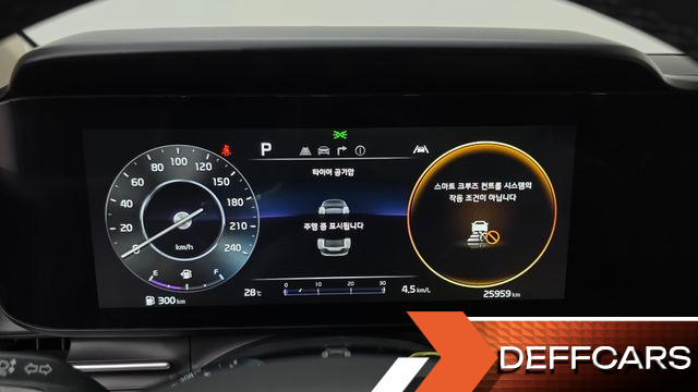 Kia CARNIVAL Gasoline 9-Seater Signature купить на сайте DeffCars