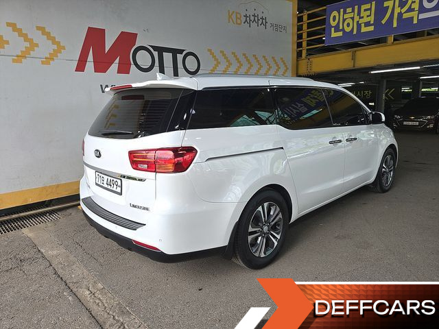 Kia CARNIVAL Gasoline 11-Seater Prestige купить на сайте DeffCars