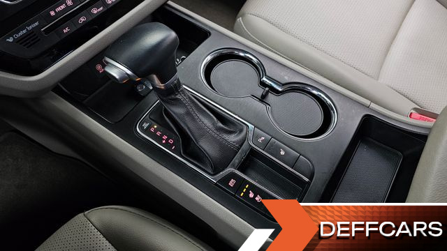 Kia CARNIVAL 9-Seater Luxury купить на сайте DeffCars