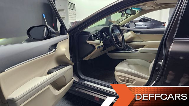 Toyota CAMRY 2.5 XLE Hybrid купить на сайте DeffCars