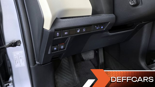 Toyota SIENNA 2.5 Hybrid 2WD купить на сайте DeffCars