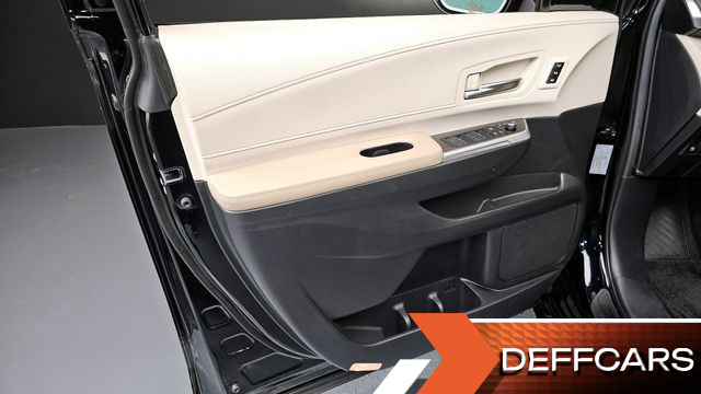 Toyota SIENNA 2.5 Hybrid AWD купить на сайте DeffCars