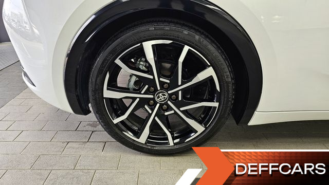 Toyota PRIUS 2.0 PHEV XSE купить на сайте DeffCars