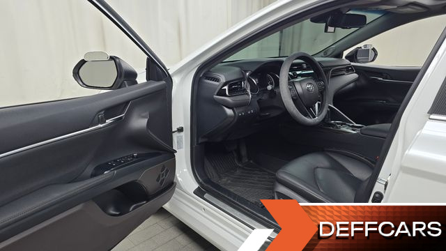 Toyota CAMRY 2.5 XLE Hybrid купить на сайте DeffCars