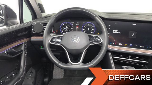 Volkswagen TOUAREG 3.0 TDI Prestige купить на сайте DeffCars