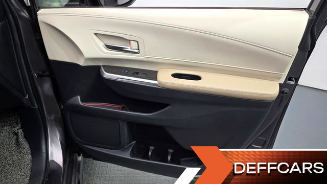 Toyota SIENNA 2.5 Hybrid 2WD купить на сайте DeffCars