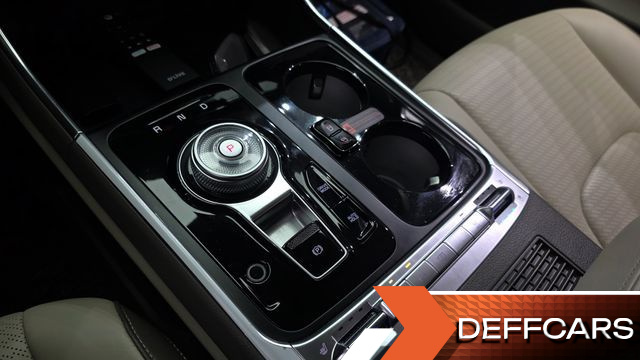 Kia CARNIVAL Gasoline 4-Seater Hi Limousine Signature купить на сайте DeffCars