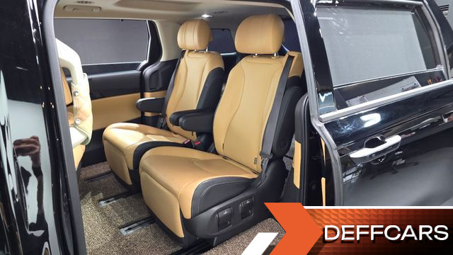 Kia CARNIVAL Gasoline 7-Seater Signature купить на сайте DeffCars