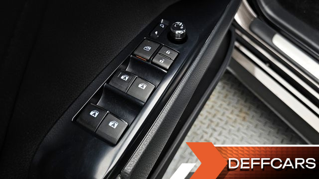 Toyota CAMRY 2.5 XLE Hybrid купить на сайте DeffCars