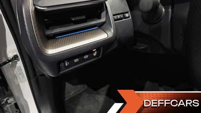 Toyota PRIUS 2.0 XLE купить на сайте DeffCars