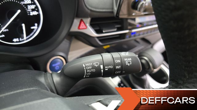 Toyota SIENNA 2.5 Hybrid 2WD купить на сайте DeffCars
