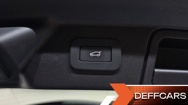 Land Rover RANGE ROVER VELAR 2.0 P250 Dynamic SE купить на сайте DeffCars