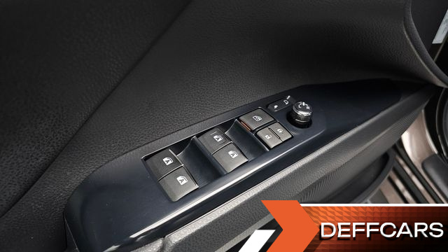 Toyota CAMRY 2.5 XLE Hybrid купить на сайте DeffCars